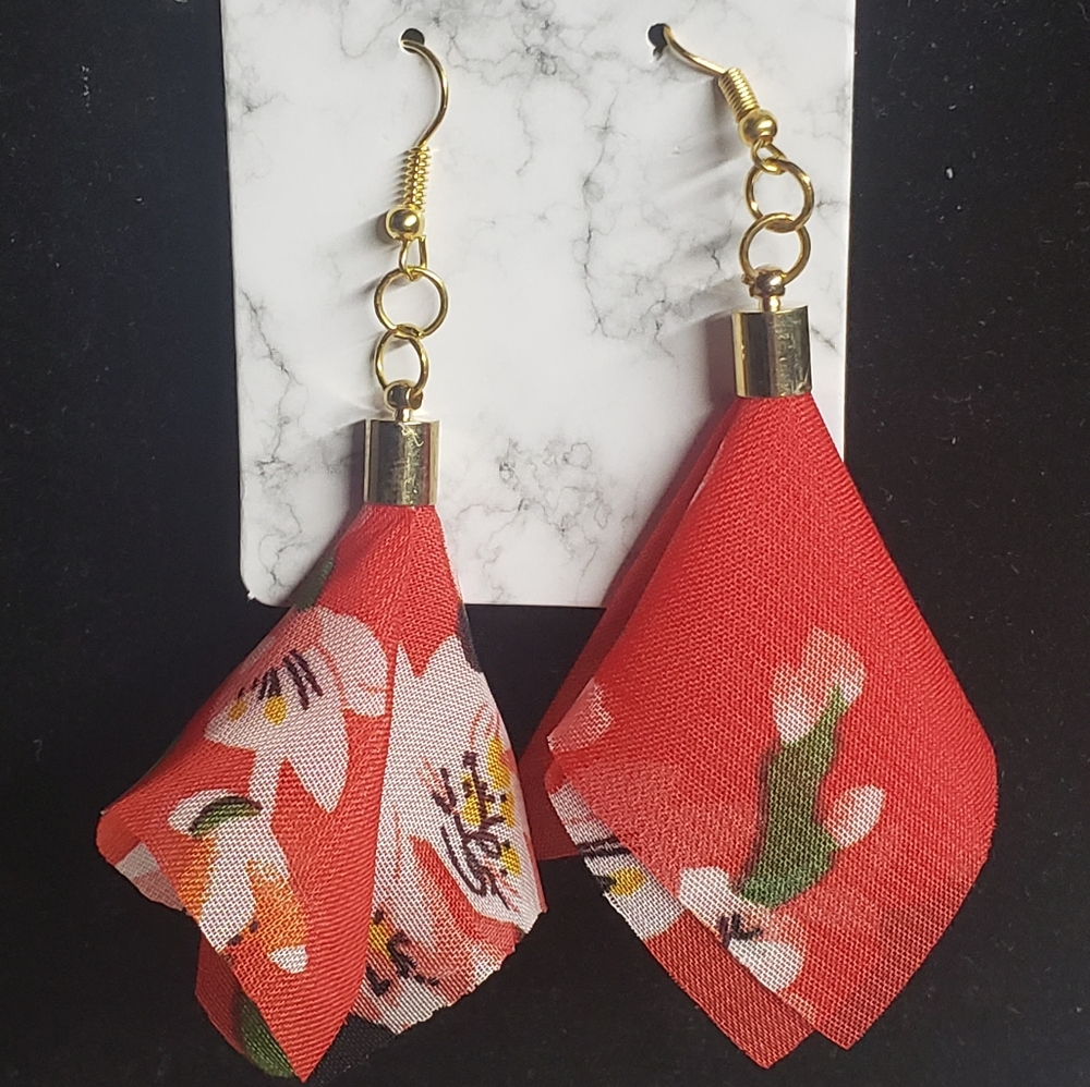 ⭐ NWT Beautiful Fabric Drop gold  Christmas Red